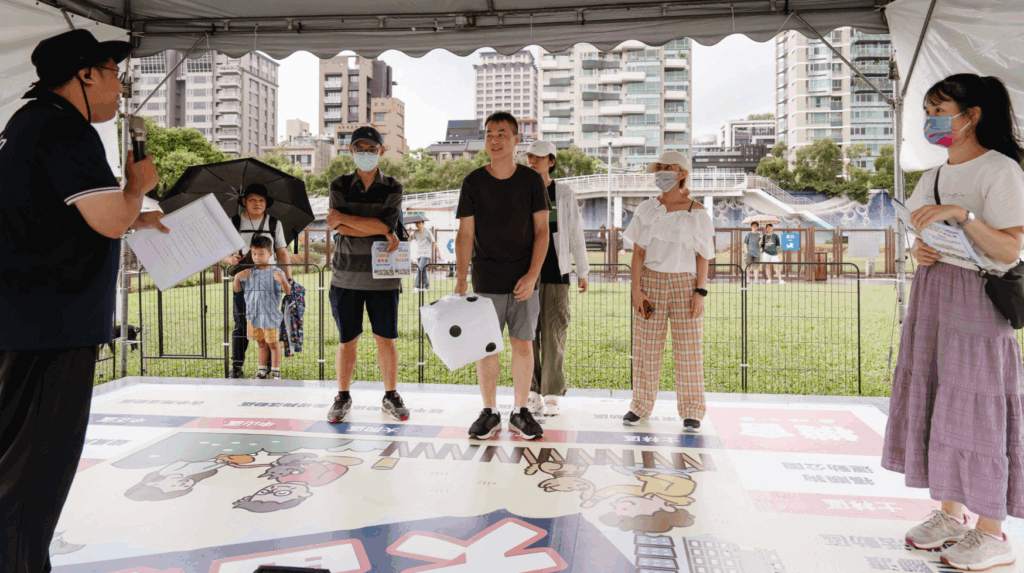 9 月 9 日為台灣狗狗日，專門為平時陪伴在身邊的毛孩慶祝，也透過這個日子讓更多人關心狗狗的幸福和健康生活，除了家裡的毛孩之外也照顧到守護國家的毛英雄。農業部持續推動執勤犬全面納保政策，9 月起 6 類的執勤犬陸續啟動投保，將在明年元旦前全面納保完成。
