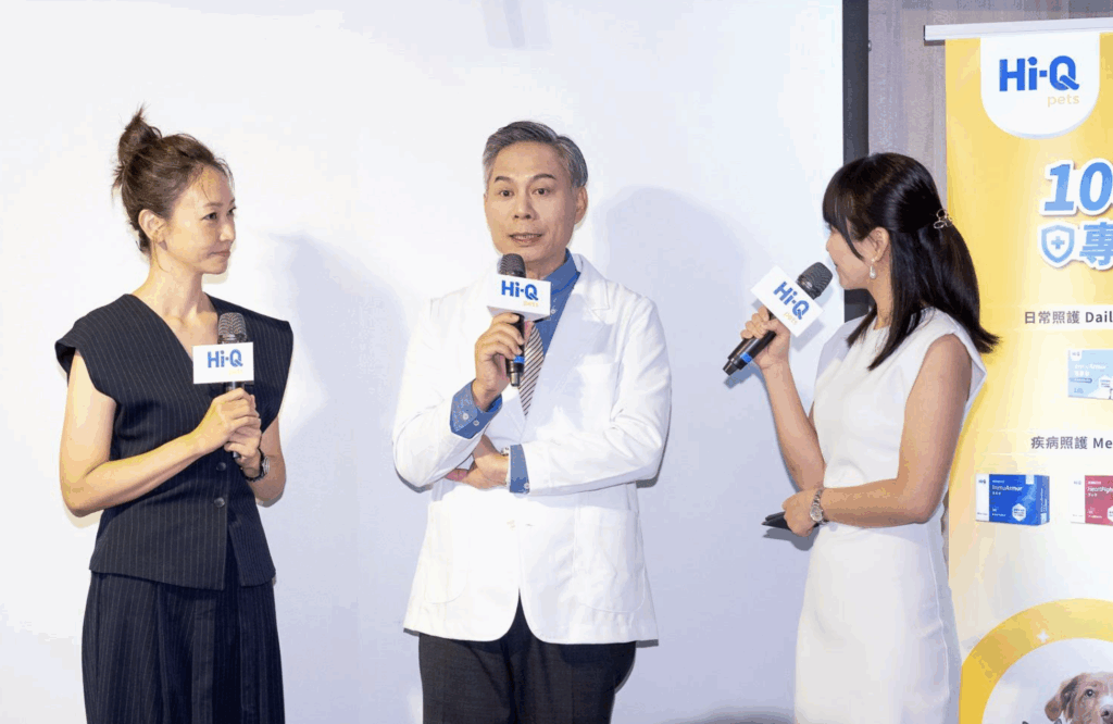 寵物大調查:9成毛孩病後才用保健品 Hi-Q Pets攜手獸醫補足「照護空窗期」 隨逐台灣犬貓高齡化,銀髮毛孩成為 279 萬毛孩家庭日常,疾病預防和長期保養是讓毛孩好好變老的關鍵。根據《2025 毛孩保健品調查》顯示,甚至有約 9 成飼主為毛孩生病才補充保養品,凸顯了飼主「有病再就醫」觀念與獸醫「預防 + 長期照護」實務之間的觀念鴻溝。