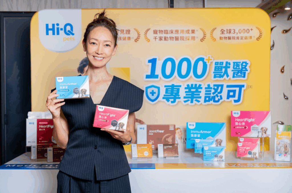 寵物大調查:9成毛孩病後才用保健品 Hi-Q Pets攜手獸醫補足「照護空窗期」 隨逐台灣犬貓高齡化,銀髮毛孩成為 279 萬毛孩家庭日常,疾病預防和長期保養是讓毛孩好好變老的關鍵。根據《2025 毛孩保健品調查》顯示,甚至有約 9 成飼主為毛孩生病才補充保養品,凸顯了飼主「有病再就醫」觀念與獸醫「預防 + 長期照護」實務之間的觀念鴻溝。