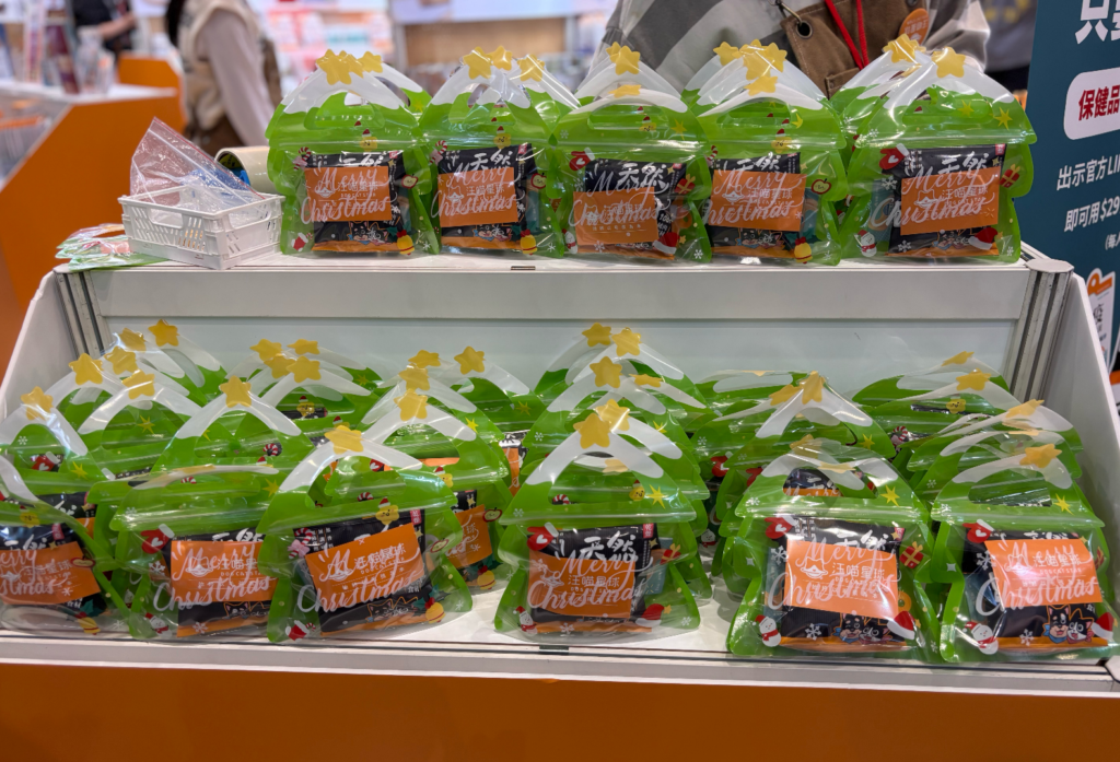 冬季寵物展/2025冬季寵物展開跑「最多福袋齊發!」 寵物鮮食教學大爆滿 2025 上聯台北國際寵物用品博覽會今 (5) 日開跑,本次集結百家寵物知名品牌,更在年末推出各式限量福袋,一次補足毛孩零食、玩具、小物。除了限量福袋之外,更邀請各界專家開設講座,包含熊爸犬類行為訓練班、貓兒行為學林子軒、寵物溝通師、營養寵物鮮食 DIY、貓毛氈手作坊,幾乎每一場都爆滿。