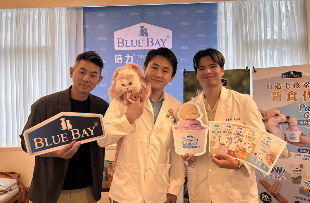 夏天來臨毛孩也需要清涼一下！台灣本土寵物品牌了解現代毛孩的飲食需求，今年夏天特別推出 3 大新品，包含益生菌潔牙片、肉蓉粥，以及全台首創添加益生菌的低糖低脂「寵物冰淇淋」，讓毛孩享受美味餐點的同時，也能幫助維持腸胃道健康。