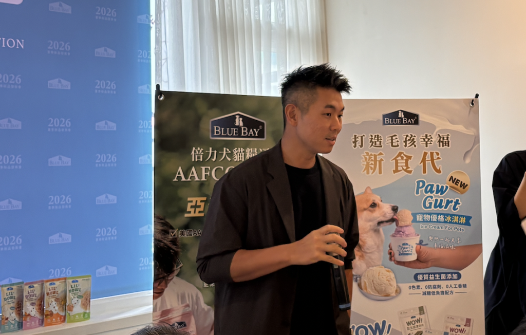 夏天來臨毛孩也需要清涼一下！台灣本土寵物品牌了解現代毛孩的飲食需求，今年夏天特別推出 3 大新品，包含益生菌潔牙片、肉蓉粥，以及全台首創添加益生菌的低糖低脂「寵物冰淇淋」，讓毛孩享受美味餐點的同時，也能幫助維持腸胃道健康。