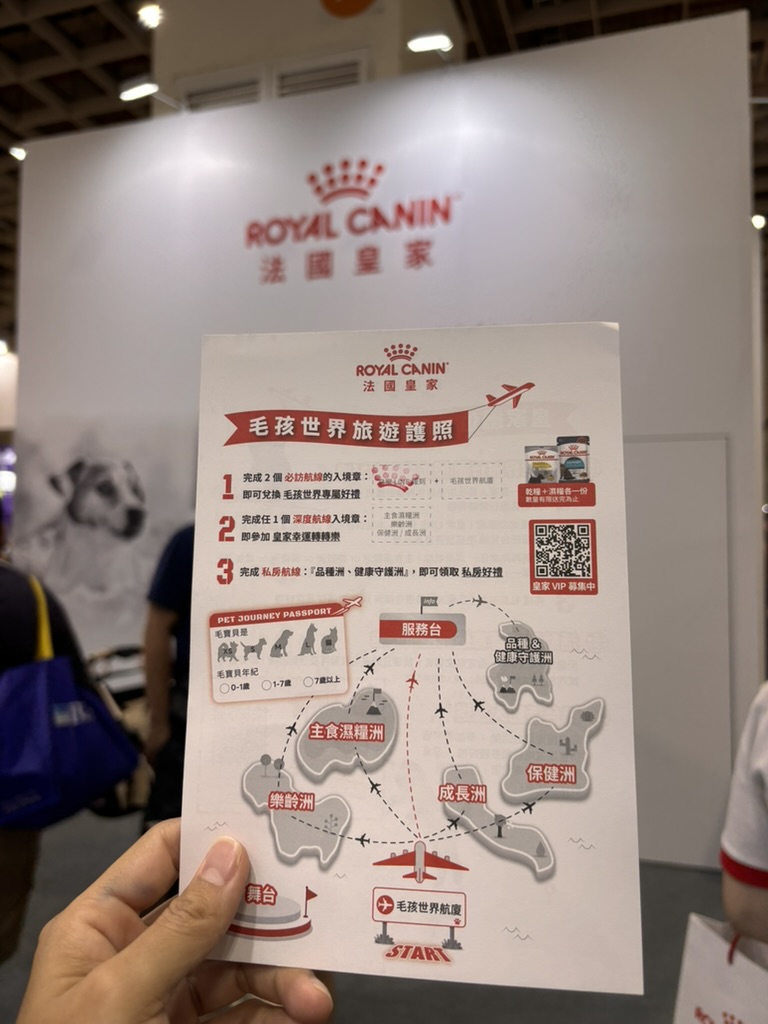 台北最大寵物展「8 個必逛亮點」 寵物冰淇淋、廣志腳味貓草玩具,還有宮廟能求籤! 年度最大寵物盛事開跑!2026 展昭台北寵物用品展 7/3-7/6 於南港展覽館 1 館 1 樓與 4 樓盛大舉行,集結超過 2100 個攤販、2200 個豐富品牌,一次滿足飼主幫毛孩補齊食衣住行育樂等生活用品的需求。這次展出的品項眾多,為了讓飼主更快了解此次寵物展有哪些好逛的品牌,Heho Pets 在搶先體驗觀展後特別整理出 8 個必逛亮點,帶著毛爸媽更快掌握哪些攤位不能錯過!